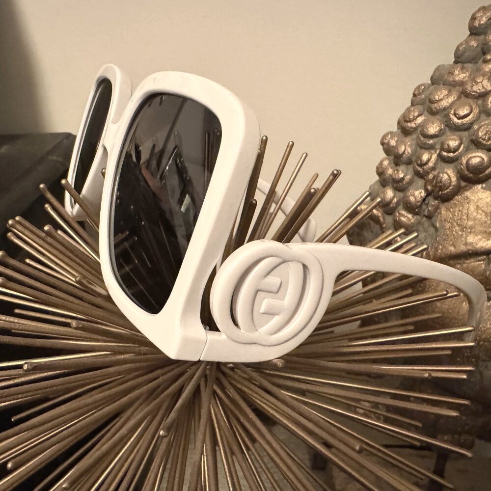 Sunglasses White Designer Gucci Style GG Logo Arms Lower Side Womens Accessory